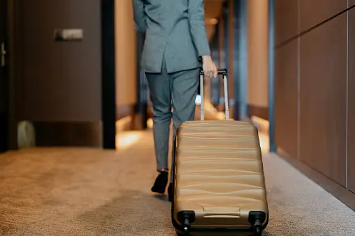 “The Ultimate Guide to Choosing the Perfect Rolling Suitcase”